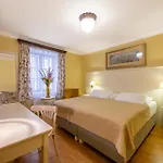 Ξενοδοχείο Cerny Slon 4*
