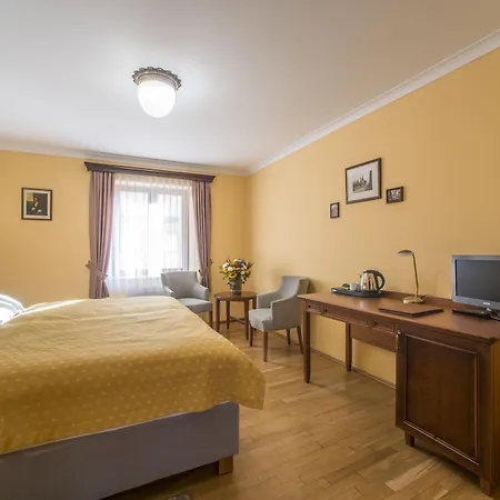 Ξενοδοχείο Cerny Slon 4*