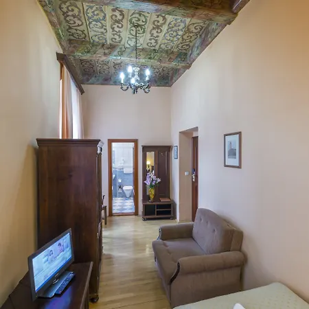 Cerny Slon 4*