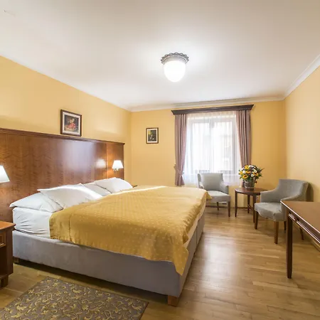 Cerny Slon Hotell 4*