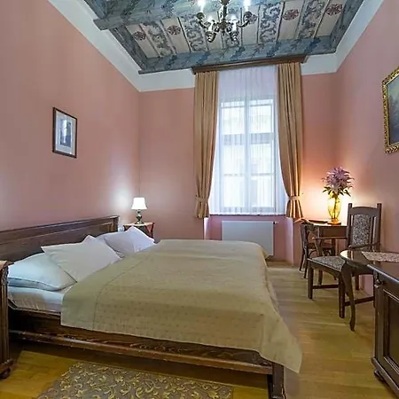 Cerny Slon 4*