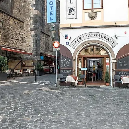 Hotel Cerny Slon 4*