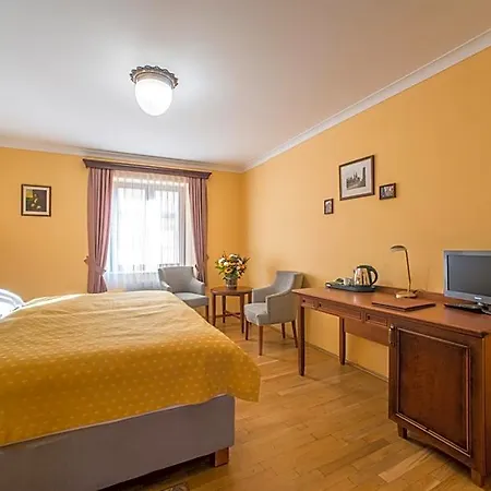 Cerny Slon 4*