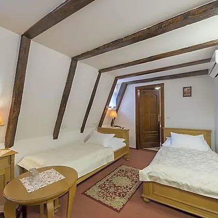 Cerny Slon Hotel