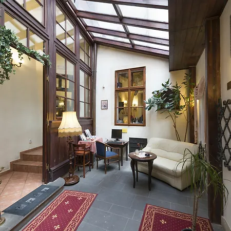 Cerny Slon Hotel